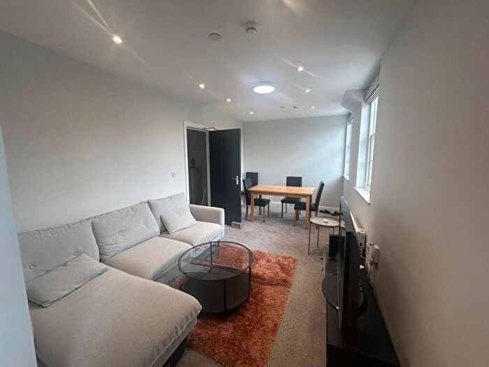 5 Bedroom Town House To Rent In James Street, Cardiff, CF10