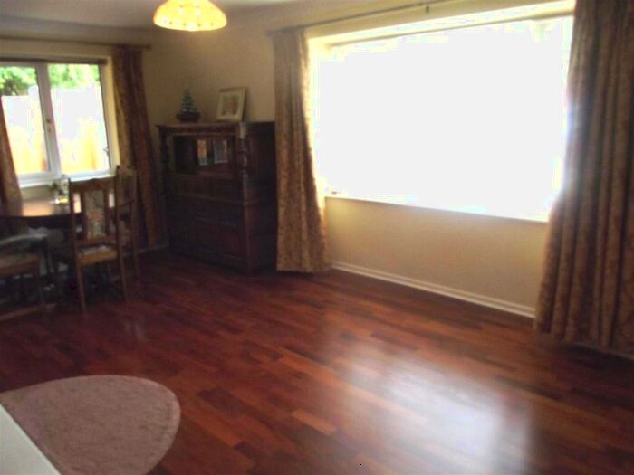 2 Bedroom Bungalow To Rent In Esless Park, Rhostyllen, LL14