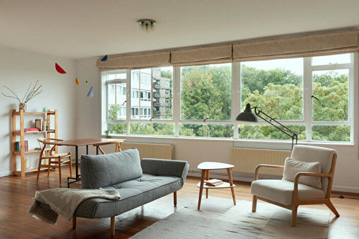 2 Bedroom Flat For Sale In Marlowe Court, London, SE19