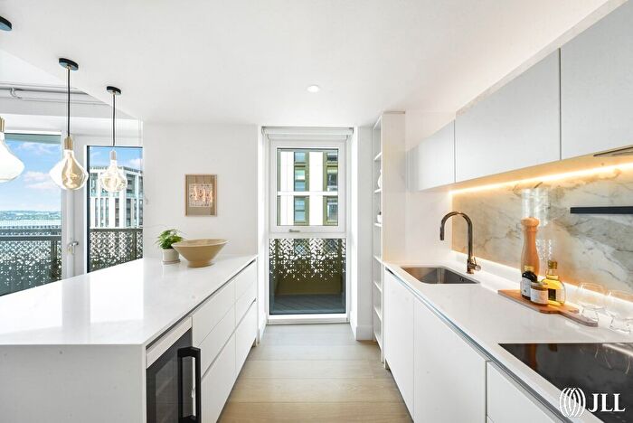 2 Bedroom Flat To Rent In Cascade Way, London, W12