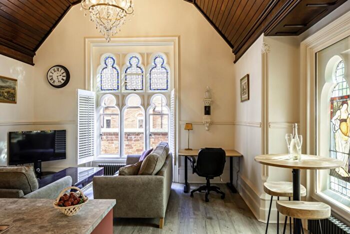 2 Bedroom Flat To Rent In Ground Flat Castledene, Cavendish Road East, Nottingham, NG7