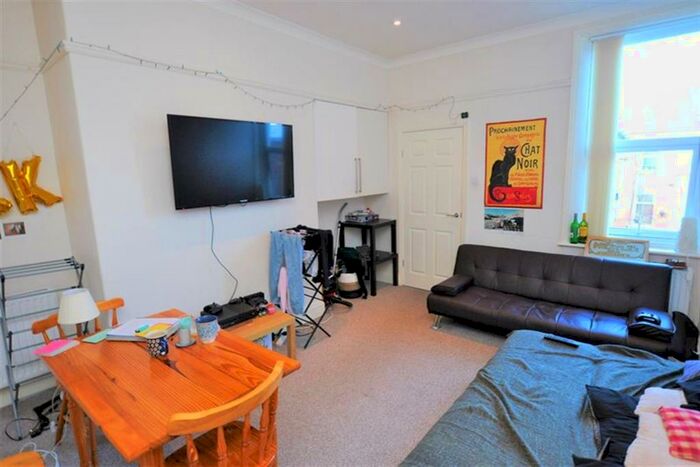 3 Bedroom Flat To Rent In Bayswater Road, Jesmond, Newcastle Upon Tyne, NE2