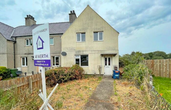 3 Bedroom End Of Terrace House For Sale In Maes Tryfan, Groeslon, Caernarfon, Gwynedd, LL54