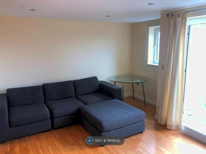 1 Bedroom Flat To Rent In Pershore House, London, W13