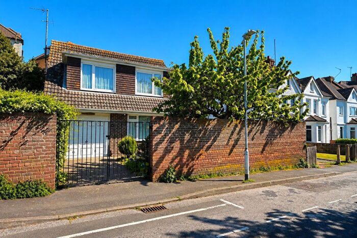 3 Bedroom Detached House For Sale In Dyke Road, Folkestone, Kent, CT19