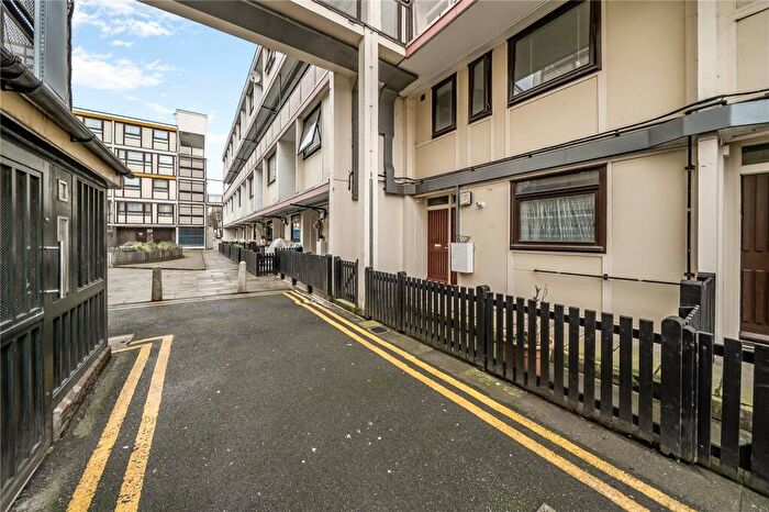 3 Bedroom Maisonette For Sale In Poynings Road, London, N19