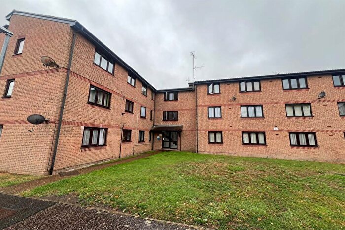 1 Bedroom Flat To Rent In Steeple Close, Rochford, SS4