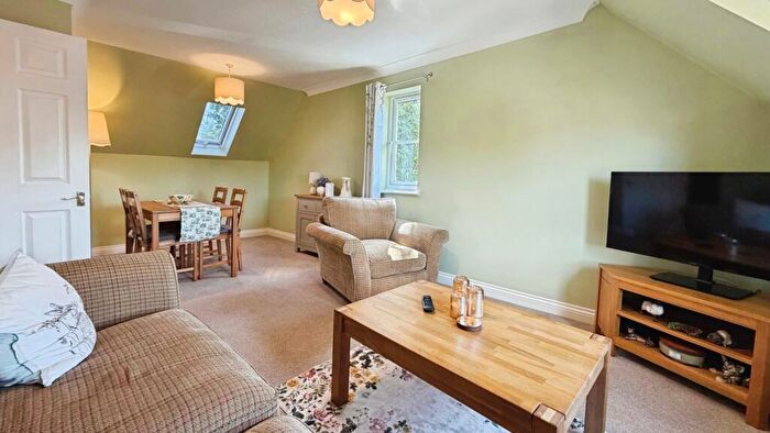 2 Bedroom Flat To Rent In Two Rivers Way, Newbury, Berkshire, RG14