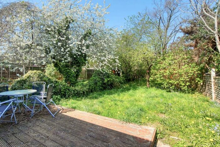 1 Bedroom Flat To Rent In Ravenstone Road, Turnpike Lane, N8