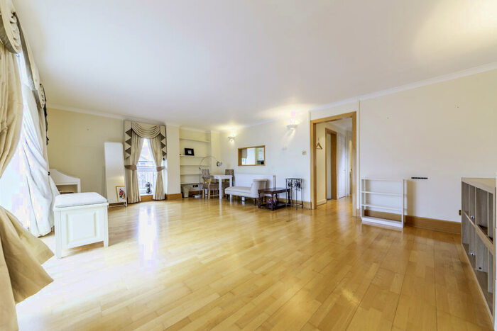 2 Bedroom Apartment To Rent In Pepper Street, London, E14