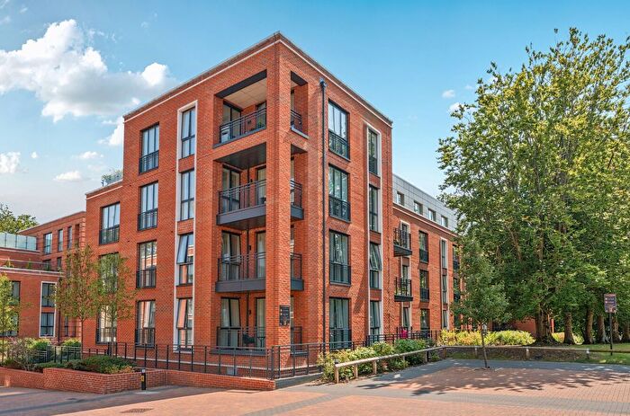 2 Bedroom Flat For Sale In Fellowes Rise, Winchester, Hampshire, SO22