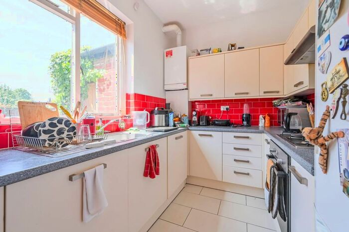 4 Bedroom Terraced House To Rent In Crawley Road, Wood Green, London, N22