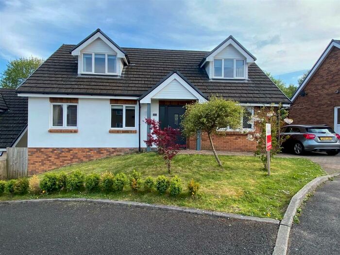 4 Bedroom Detached Bungalow For Sale In Cae Graynor, Tycroes, Ammanford, SA18