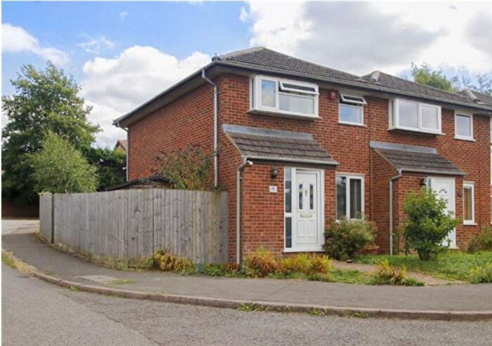 3 Bedroom End Of Terrace House To Rent In Braybrooke Drive, Furzton, MK4