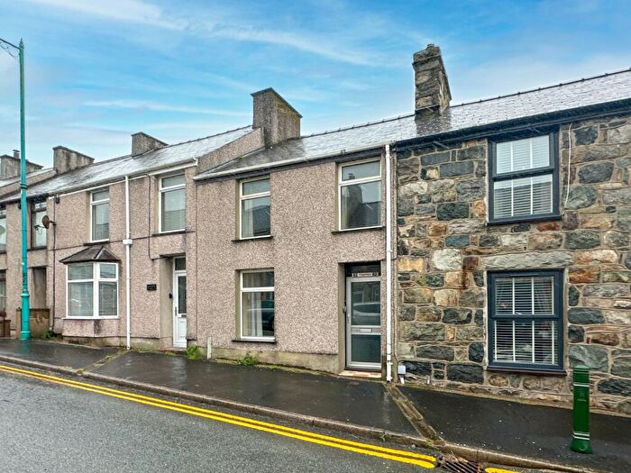3 Bedroom Terraced House For Sale In Rhedyw Road, Llanllyfni, Gwynedd, LL54