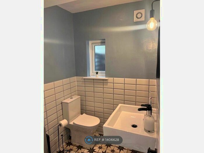 2 Bedroom Flat To Rent In Brading Road, London, SW2