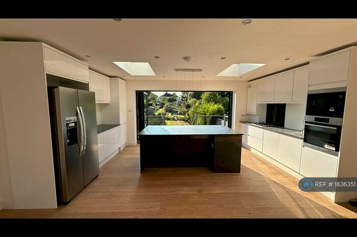 3 Bedroom End Of Terrace House To Rent In Crofton Avenue, Bexley, DA5