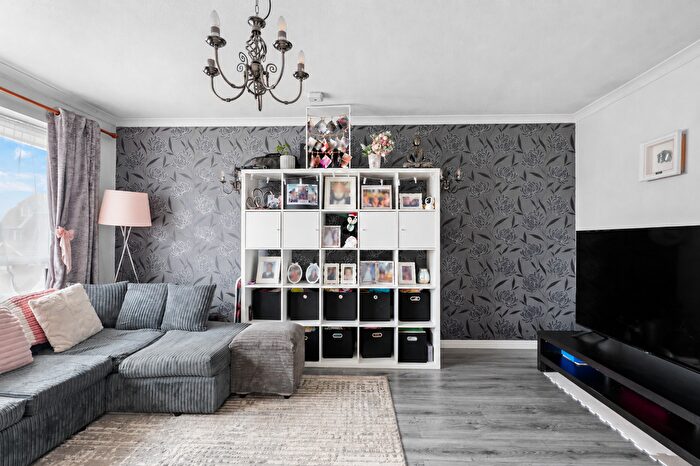 2 Bedroom Maisonette For Sale In Dane Road, Warlingham, CR6