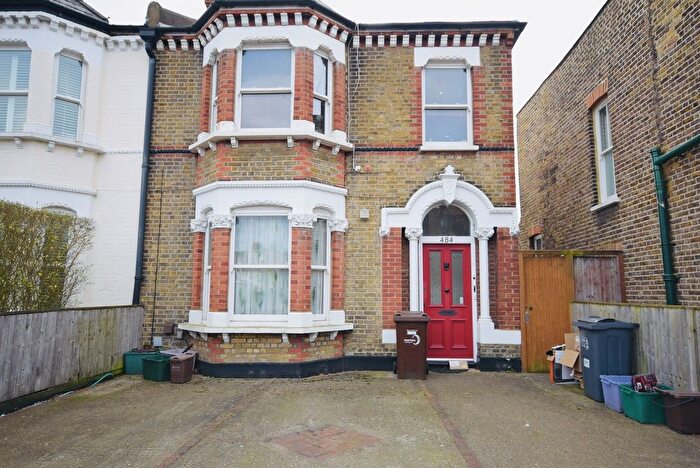 3 Bedroom Flat To Rent In Kingston Road, London, SW20