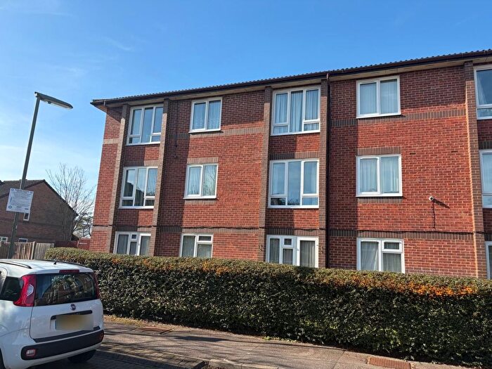 1 Bedroom Flat For Sale In Manor Farm Court, Egham, Surrey, TW20