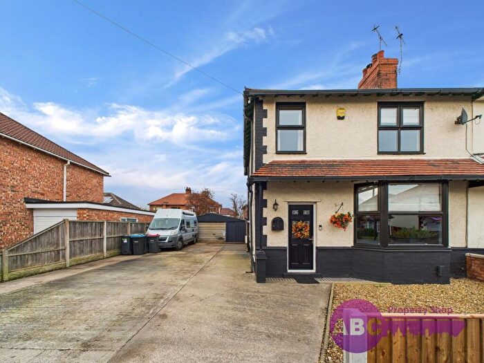 4 Bedroom Semi-Detached House For Sale In Bedford Avenue, Whitby, Ellesmere Port, CH65