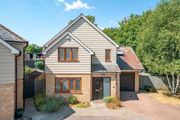 4 Bedroom Detached House For Sale In Sansom Close, Croxley Green, WD3