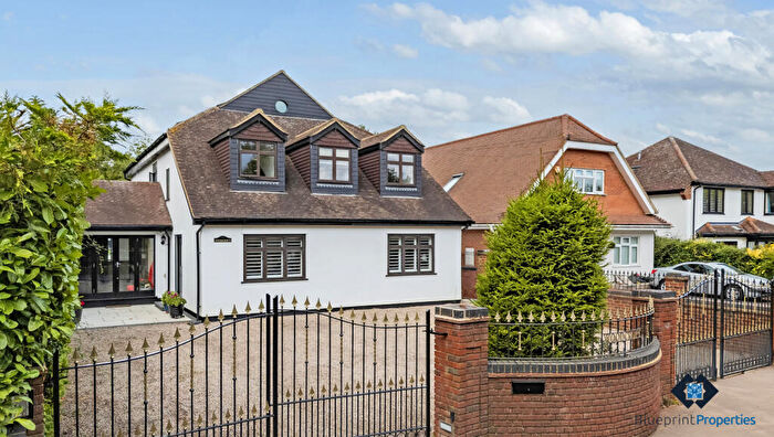 6 Bedroom Detached House For Sale In Doddinghurst Road, Parkwood, Brentwood, CM15
