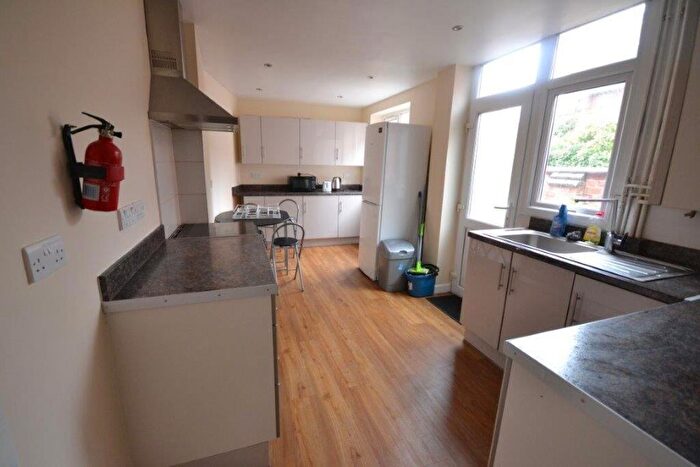 4 Bedroom Terraced House To Rent In Chaucer Street, Leicester, LE2