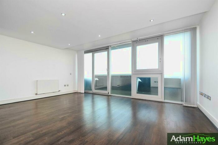 2 Bedroom Penthouse To Rent In Kingsway, North Finchley, N12
