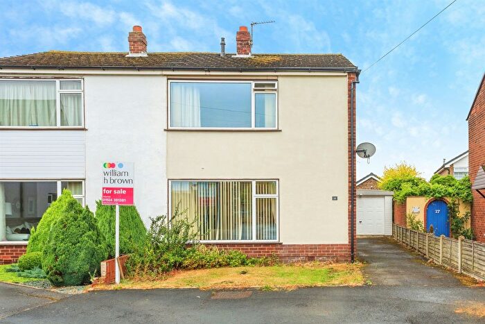 3 Bedroom Semi-detached House For Sale In Ashley Close, Wrenthorpe, Wakefield, WF2