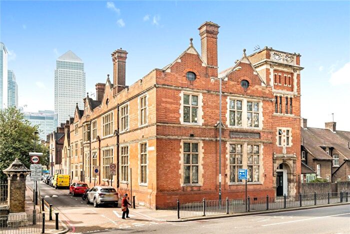 2 Bedroom Apartment To Rent In East India Dock Road, London, E14