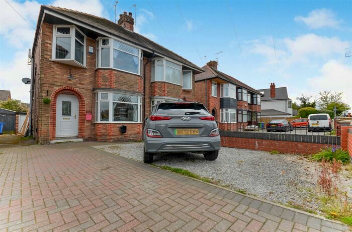 3 Bedroom Semi-detached House For Sale In Boothferry Road, Hessle, HU13