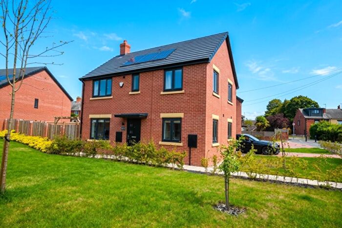 3 Bedroom Detached House To Rent In Broad Oaks Lane, Churwell, Morley, Leeds, LS27