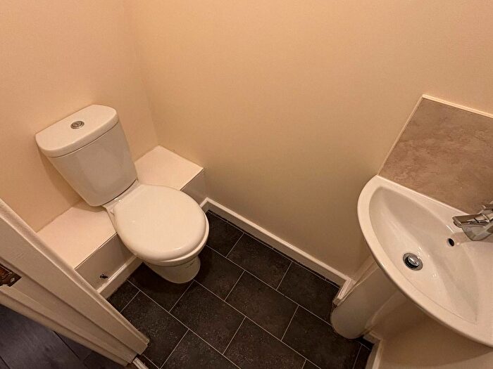 4 Bedroom Town House To Rent In Alder Mews, Batley, WF17