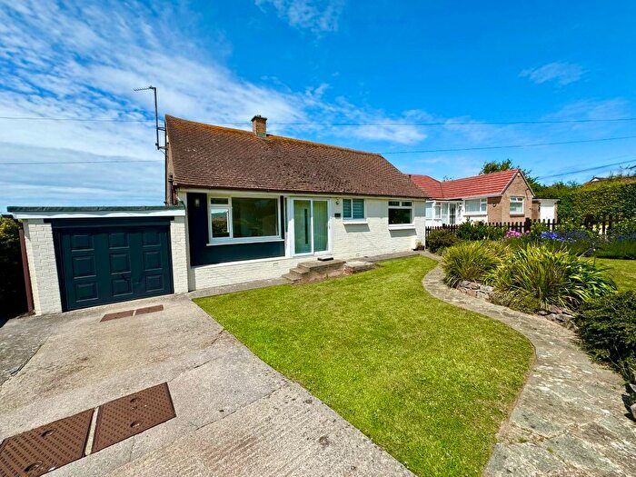 2 Bedroom Detached Bungalow To Rent In Penlan, Llandudno, LL30