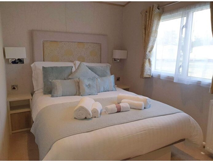 3 Bedroom Mobile/park Home For Sale In Sleaford Road, Tattershall, Lincoln, LN4