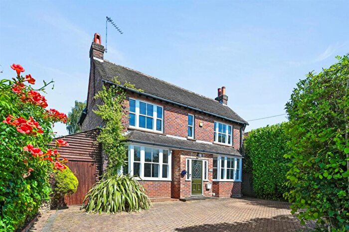 3 Bedroom Detached House For Sale In Grove Lane, Chalfont St Peter, SL9