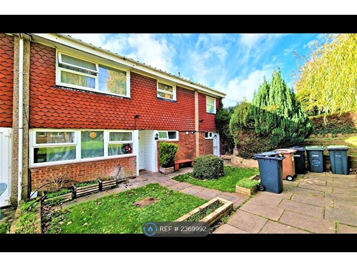 5 Bedroom Semi-Detached House To Rent In Eaton Green Road, Luton, LU2