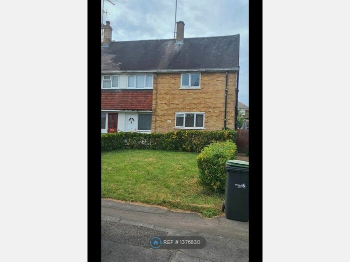 3 Bedroom Semi-Detached House To Rent In Lindal Crescent, Enfield, EN2
