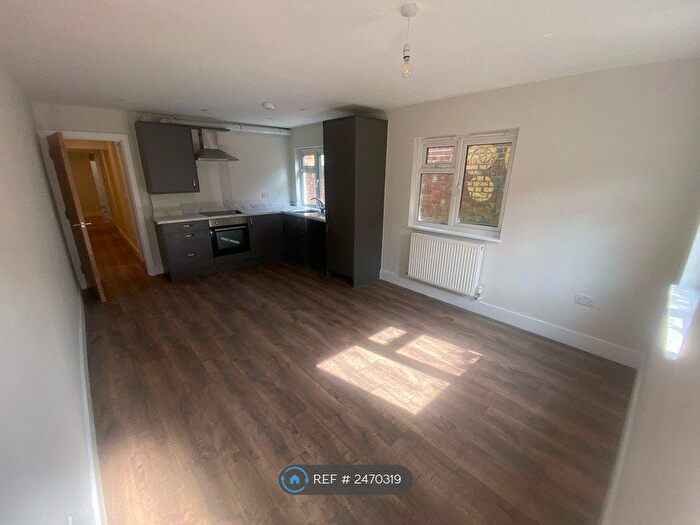 1 Bedroom Flat To Rent In Cann Hall Road, London, E11