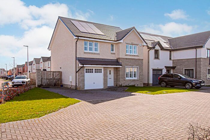 4 Bedroom Detached House For Sale In Reid Place, Dunfermline, KY12