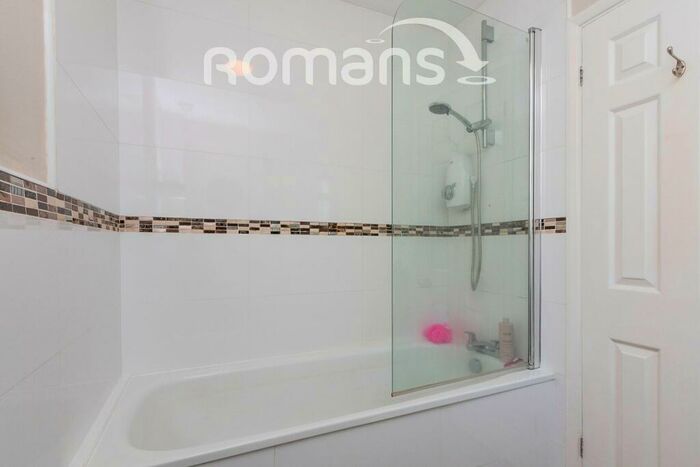 1 Bedroom Flat To Rent In Hawkesworth Drive, Bagshot, GU19
