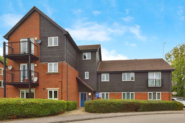 2 Bedroom Flat For Sale In Windrush Close, Downhead Park, Milton Keynes, MK15