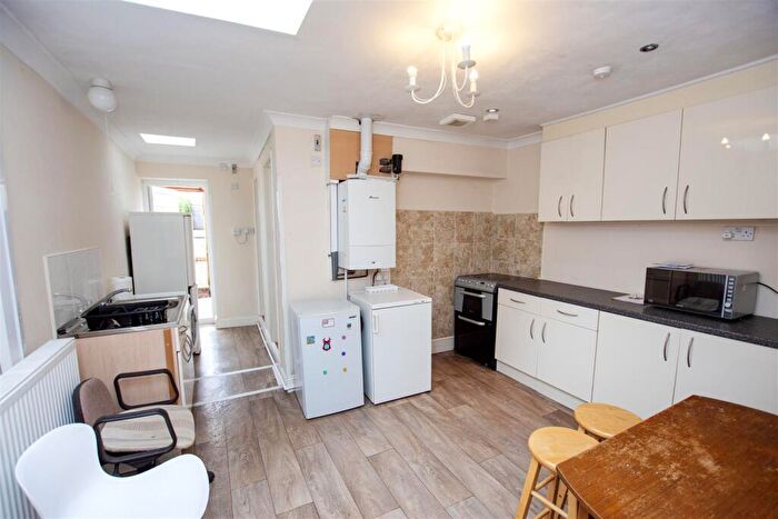 6 Bedroom House To Rent In Harborne Lane, Selly Oak, Birmingham, B29