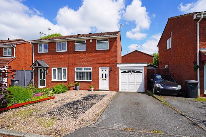 2 Bedroom Semi Detached House For Sale In The Poppins, Leicester, Leicestershire, LE4