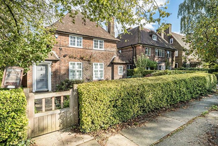 3 Bedroom Detached House To Rent In Wildwood Road, London, NW11