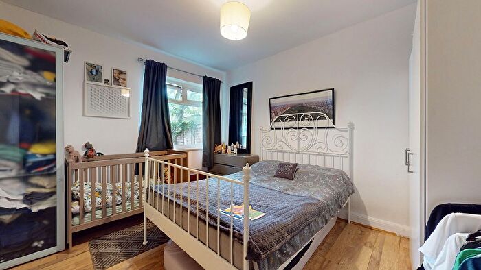 1 Bedroom Flat For Sale In Connell Crescent, London, W5