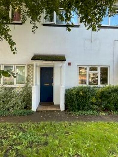 1 Bedroom Flat To Rent In Walton Road, West Molesey, KT8