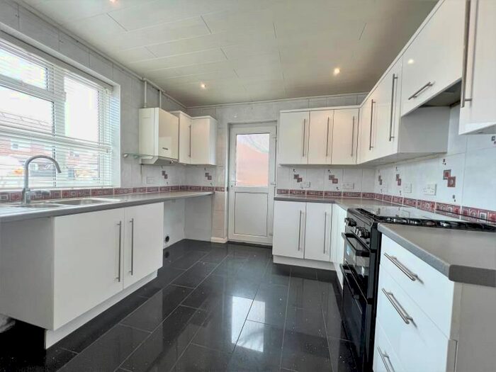3 Bedroom End Of Terrace House To Rent In Kingston Crescent, Ashford, TW15
