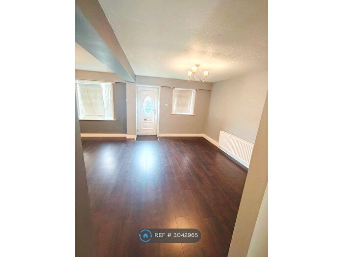 3 Bedroom Terraced House To Rent In Cloughfield Avenue, Salford, M5